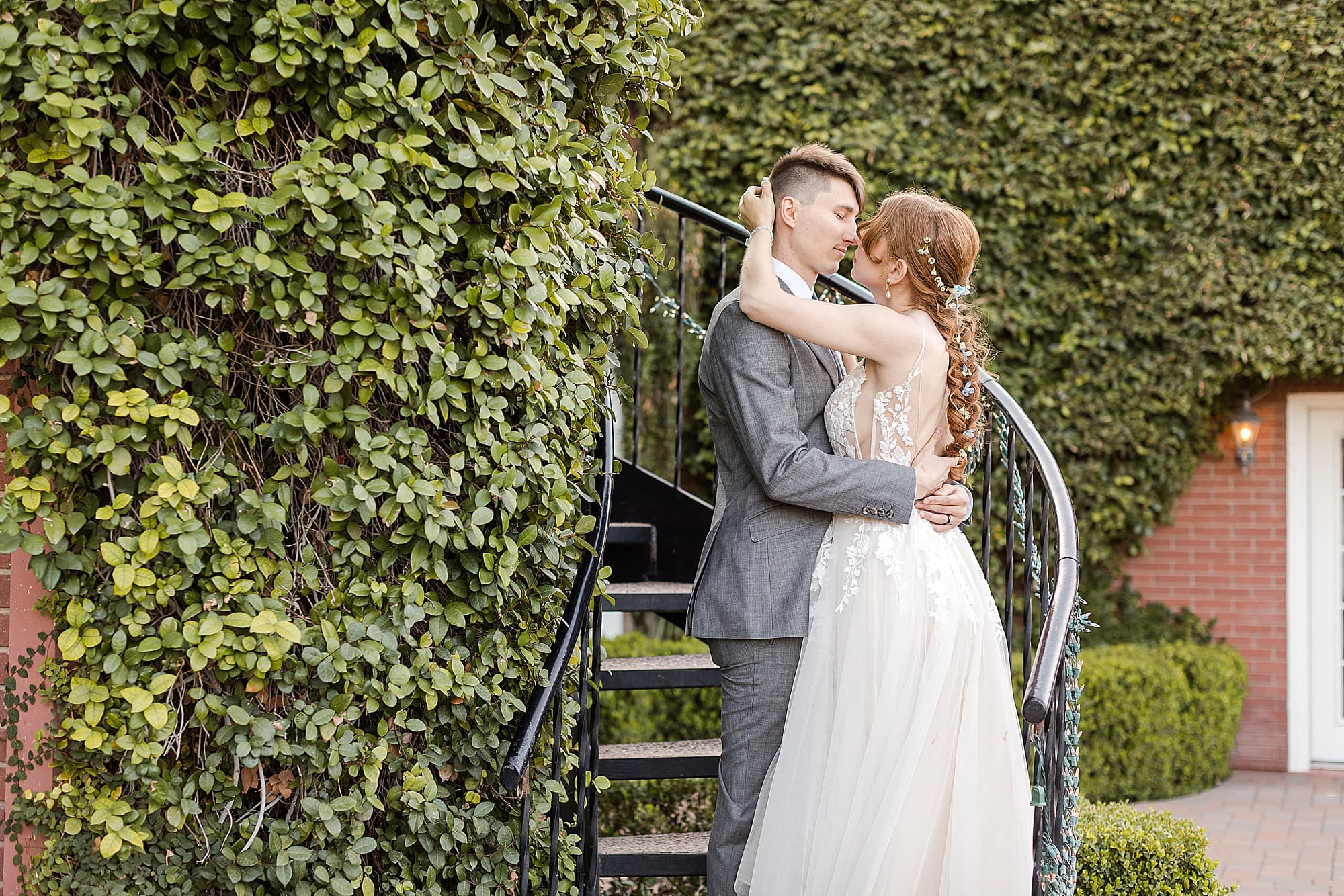 enchanting spring wedding at Stonebridge Manor by Phoenix Wedding Photographer